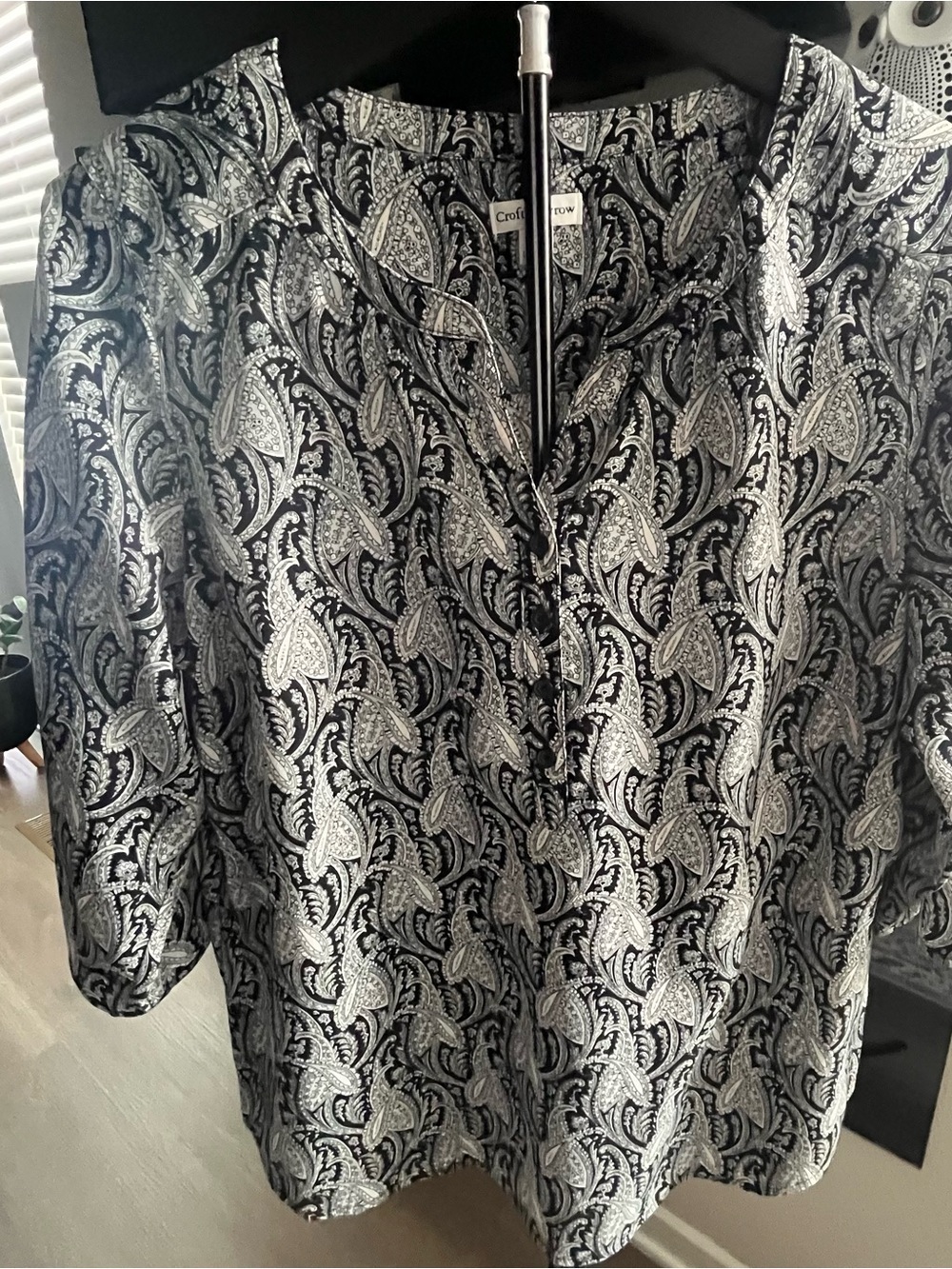 Women’s Croft & Barrow paisley print tunic top.
Size Large
